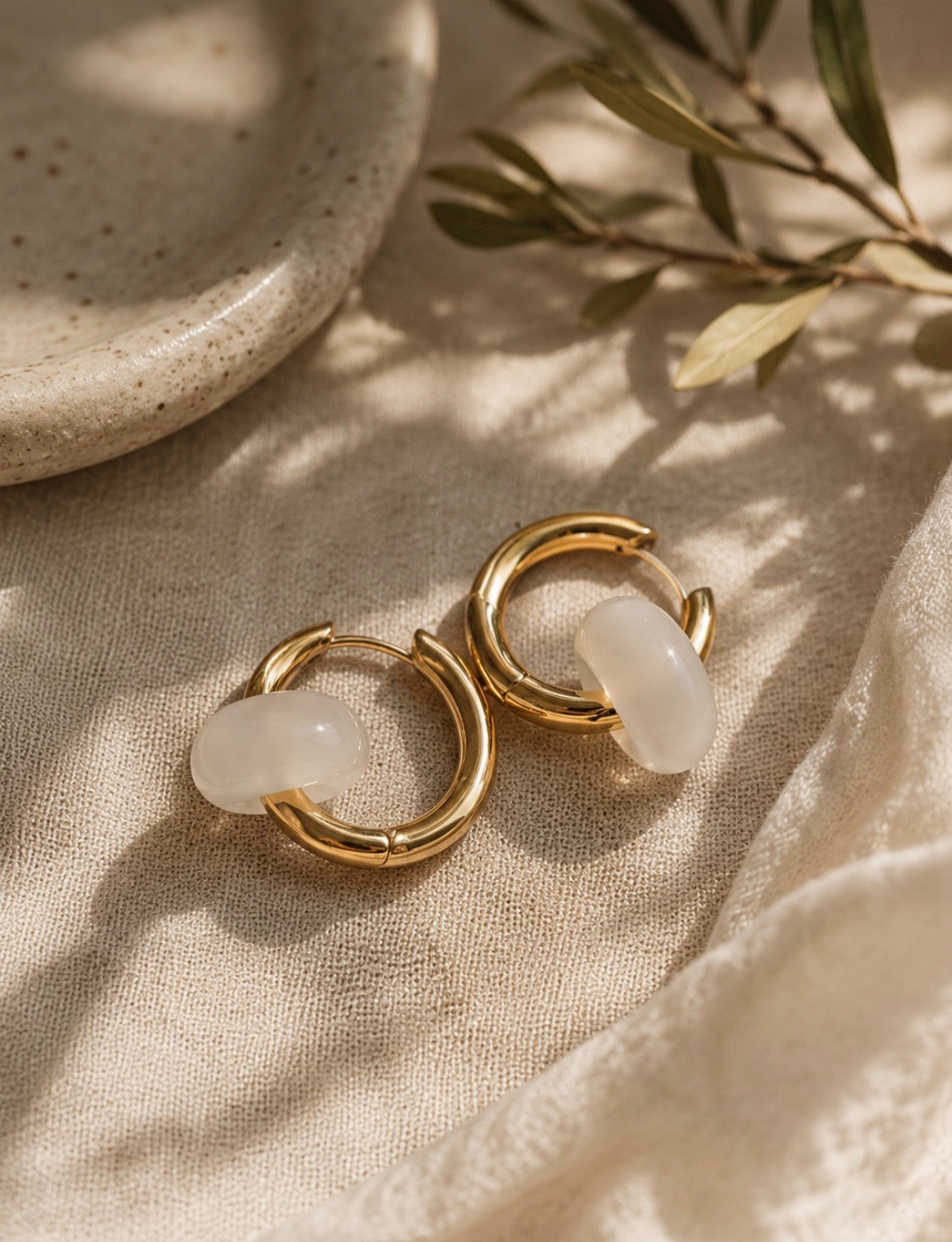 Riviera earings - milky white