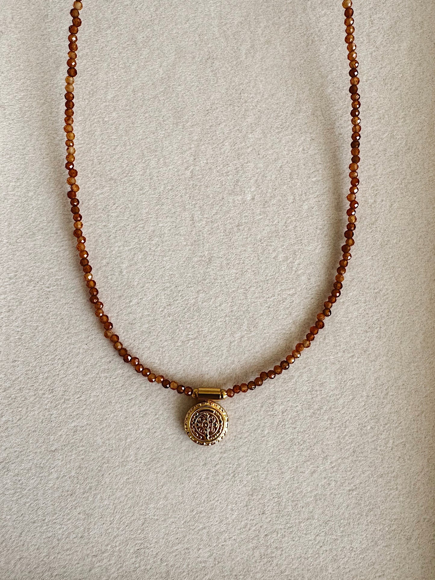 Poise necklace - Coin - Sunstone